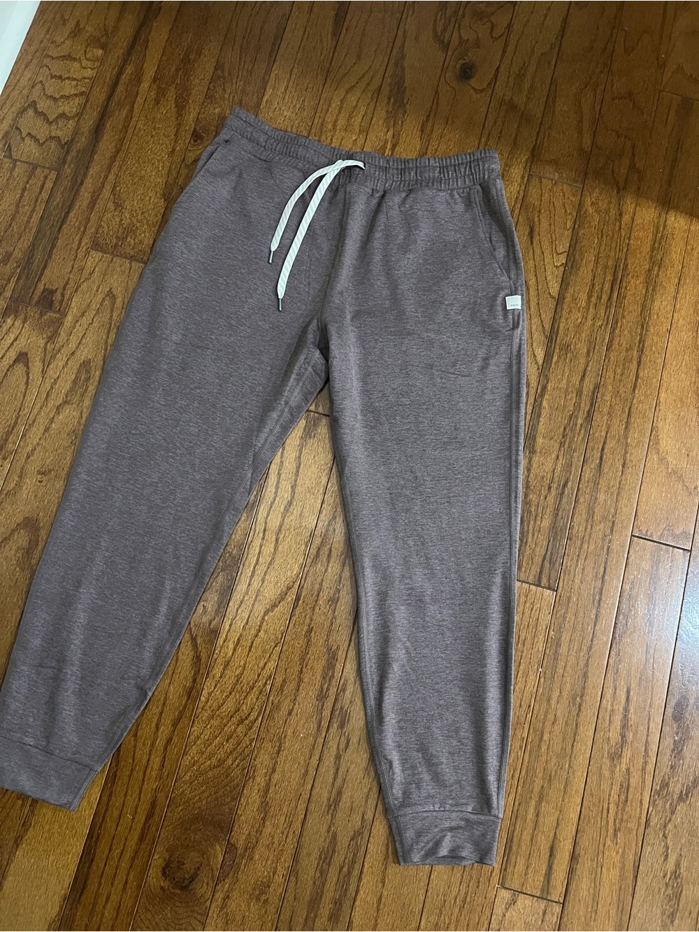 Vuori women’s performance joggers 25” Heathered brown Java brown vw303